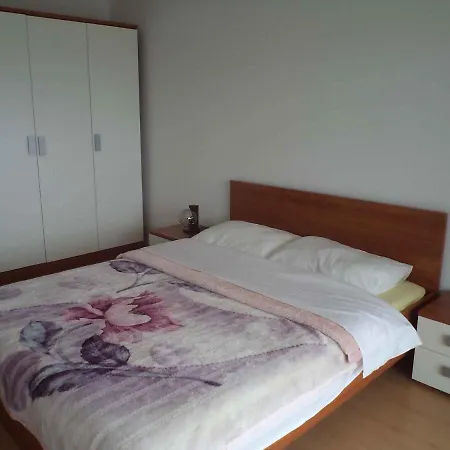 In 5668 Apartment *